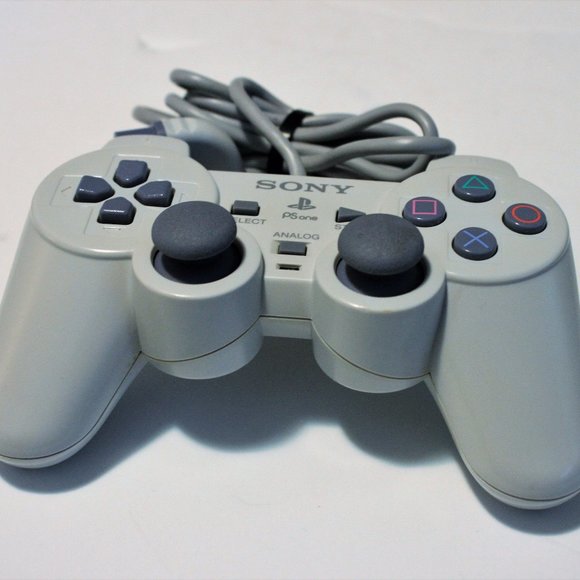 Dual Shock Controller in Gray - PlayStation - Picture 7 of 7